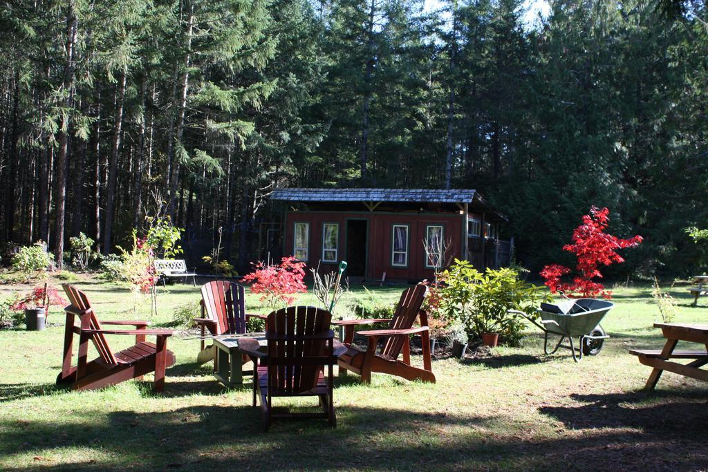 Cedar Song B&B Parksville Room photo