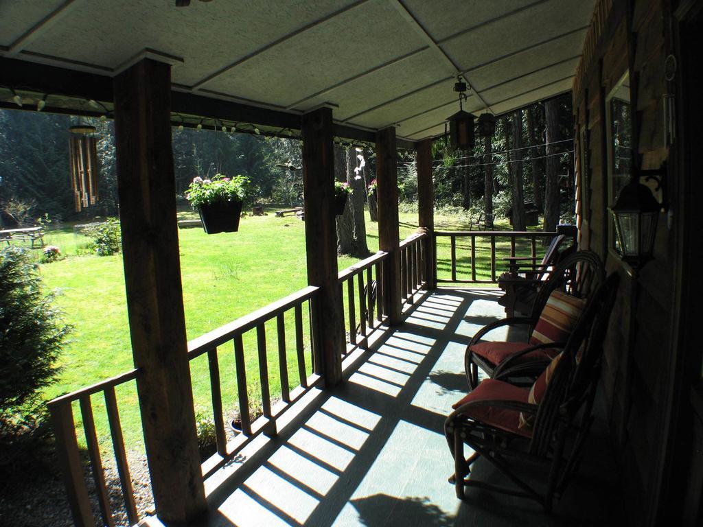 Cedar Song B&B Parksville Exterior photo
